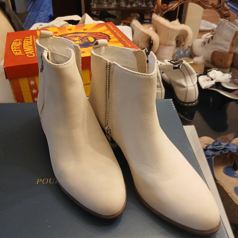 VINCE CAMUTO Women's White Leather Ankle Boots with Side Zip